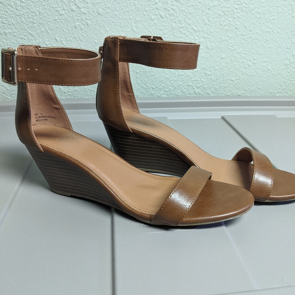 Women's heeled sandals